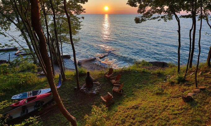 South Butler Cabin | Breathtaking Lakefront Cabin On Lake Ontario with Beach!