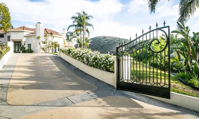 Thousand Oaks House | Breathtaking Mansion - Entertainer's Dream - 6,800 sq ft