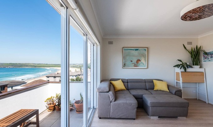 Maroubra Apartment | Breathtaking Maroubra Beachview Apt w Parking