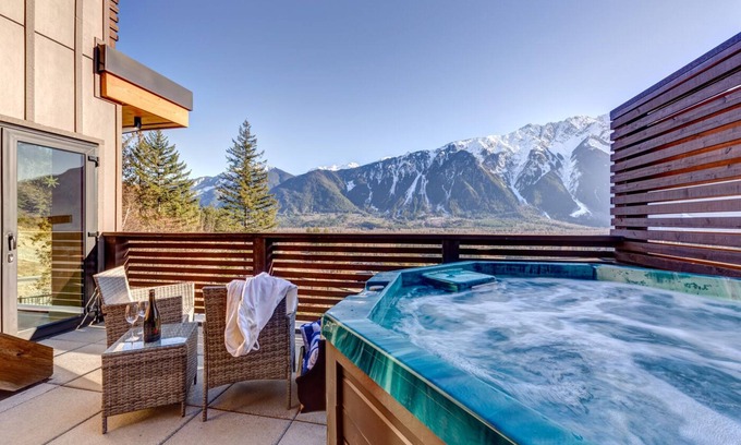 Mount Currie House | Breathtaking Mountain View with Private Pool & Hot Tub