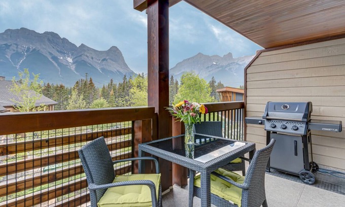 Canmore Condo | Breathtaking Mountain views in Rundle Cliffs Lodge