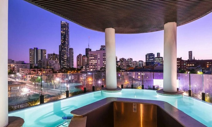 Fortitude Valley Apartment | Breathtaking Sunset view apartment, BEST Location