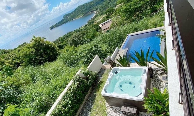 Poblacion Villa | Breathtaking sea and hill view. 5 mins drive to beach. Pet Friendly.