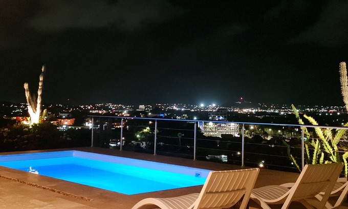Rooi Catochi Villa | Breathtaking view, privacy, private pool, 10 min to beaches, restaurants, city!