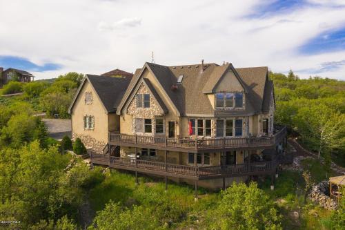 Silver Summit House | Breathtaking views at beautiful estate, Private Hot Tub, Sleeps 21