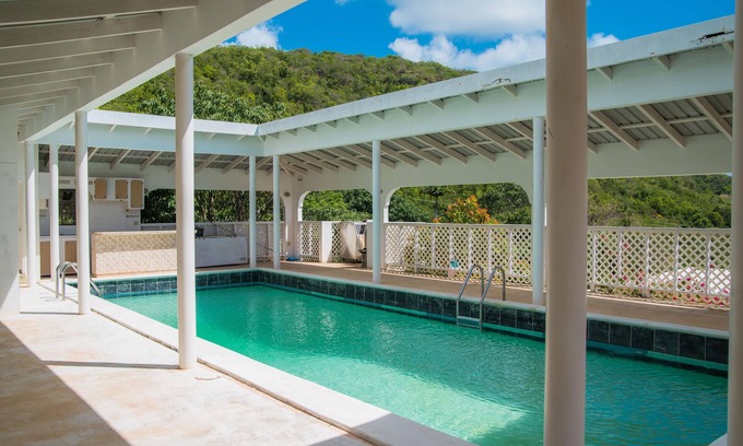 Falmouth House | Breathtaking villa's overlooking the sea