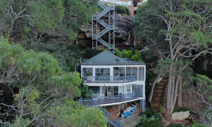 Gymea Bay House | Breathtaking Waterfront Retreat- Studio Apartment