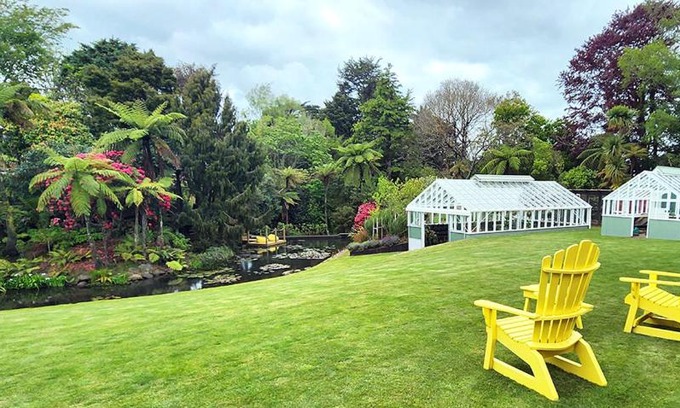 Stratford Bed & Breakfast | Brecon Pond Bed & Breakfast