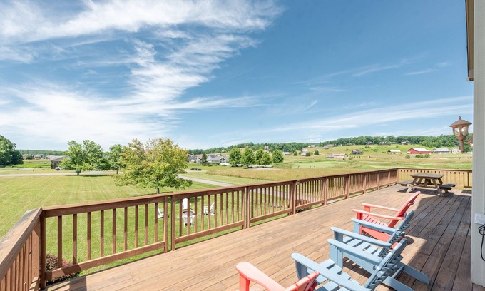 Waterfront Greens House | Breeze Alley: Lake Access, Hot Tub, Pool Table, Community Amenities!
