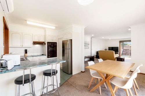 Malua Bay House | Breezy Bungalow at Malua