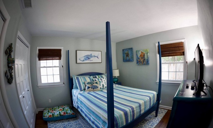 Northeast Virginia Beach Condo | Breezy, Quaint, and Dog- Friendly North End duplex.