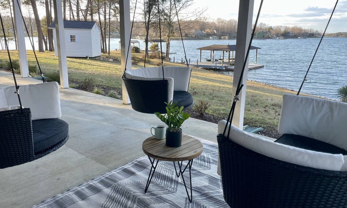 Penhook House | Brenda ✦ Hot Tub ✦ Gentle/Walk Slope to the Lake ✦ Stocked Kitchen ✦ King Beds