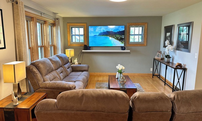 Manitowoc House | Brick Vacation House On Waldo Blvd w/Heated Garage, BBQ, Fire Pit