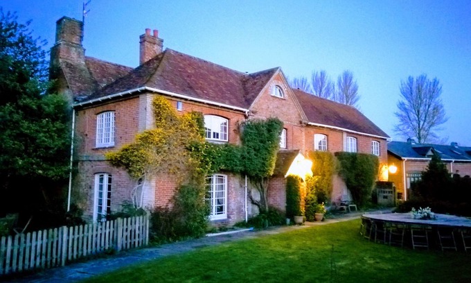 Britford House | Bridge Farmhouse - Eight En suite bedrooms