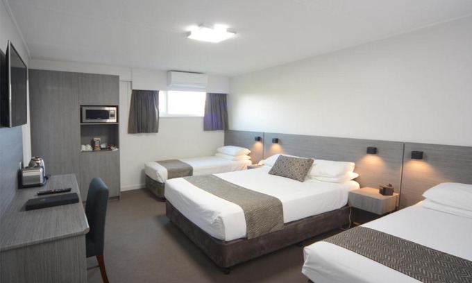 Smithton Hotel | Bridge Hotel