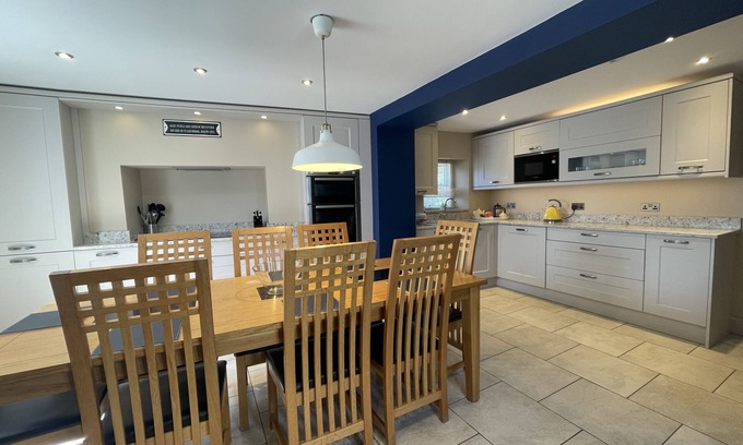 Keswick Cottage | Bridge House - a house that sleeps 8 guests in 4 bedrooms