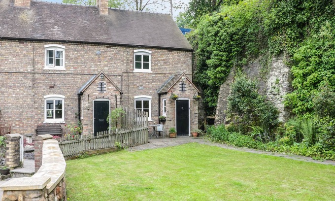 Coalbrookdale House | BRIDGE VIEW COTTAGE, family friendly, with open fire in Ironbridge