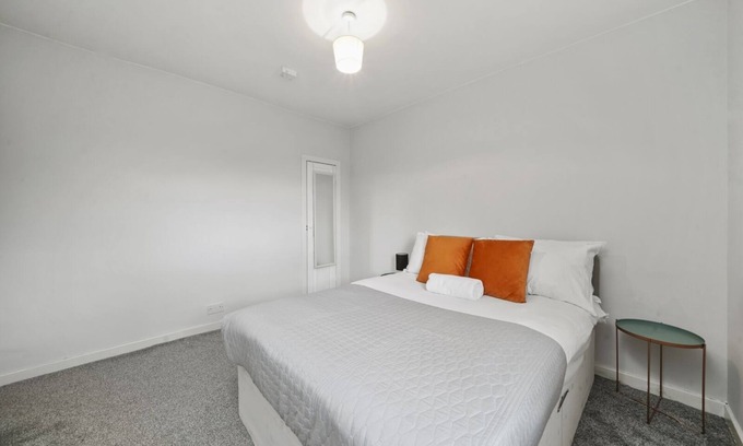 Falkirk House | Bridgecity 3 bed Roughland house Falkirk