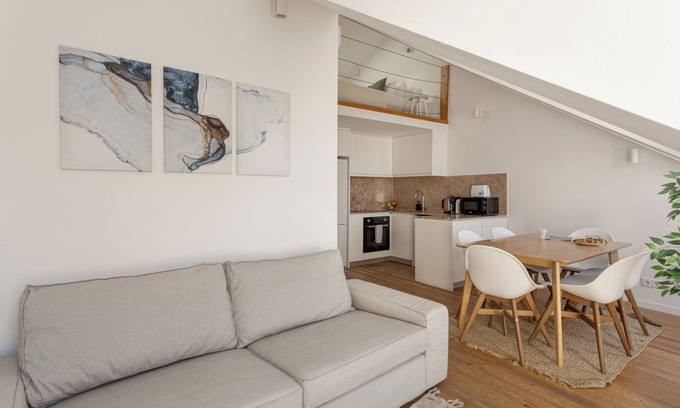 Santo Amaro Apartment | Bridgeview Alcântara – The 3BR Loft Edition