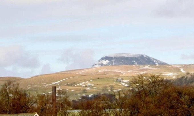 Giggleswick Cottage | BRIDLE COTTAGE, pet friendly, character holiday cottage in Settle