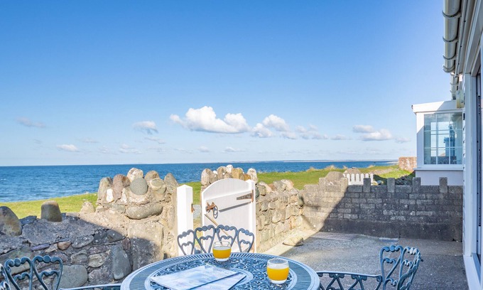 Dinas House | Brig Y Don - Three Bedroom House, Sleeps 4