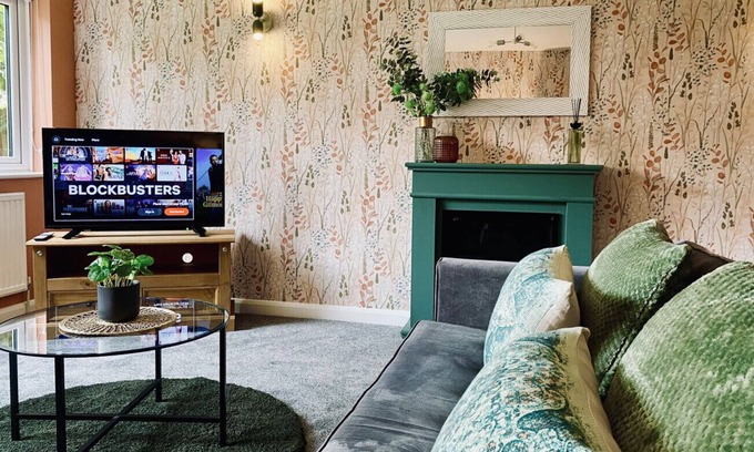 Rastrick House | Brighouse →3 mins | Pets Stay Free | 138 Mbps | Garden