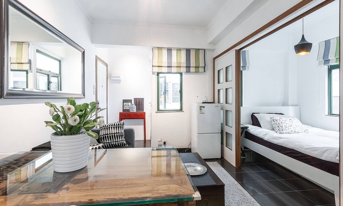 Sheung Wan Apartment | Bright 1 bed room flat with rooftop