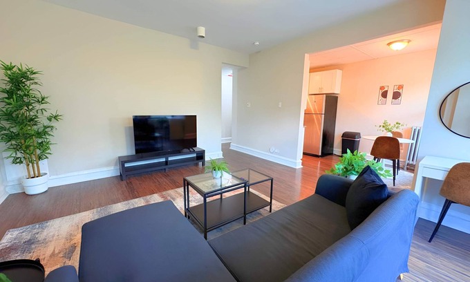 Hyde Park Apartment | Bright 1BR Unit in a Prime Spot