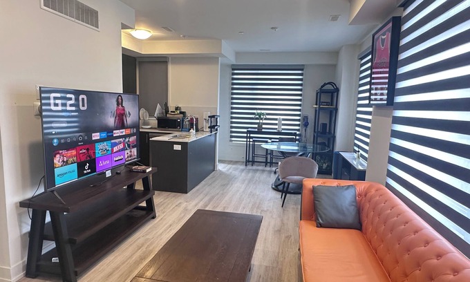 Richmond Hill House | Bright 2Bedroom Townhome in South Richmond Hill, Convenient location.