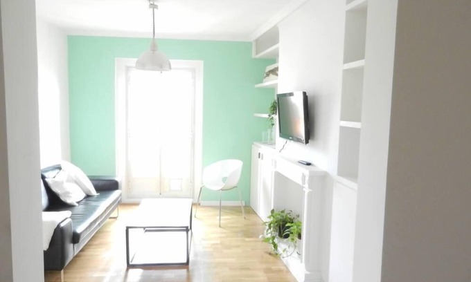 Embajadores Apartment | Bright and airy 2 bedroom apartment downtown Madrid