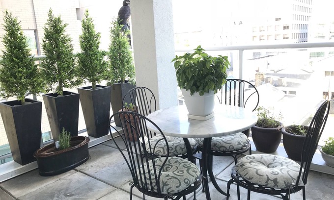Downtown Victoria Condo | Bright and airy 2bed/2bath condo in the heart of downtown Victoria