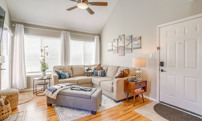 Fort Worth Condo | Bright and beautifully updated loft condo-GREAT Amenities-30 night min!