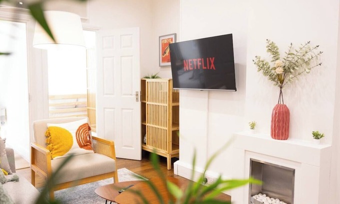 London City Centre Apartment | Bright and Cosy home 100m from Trafalgar Square