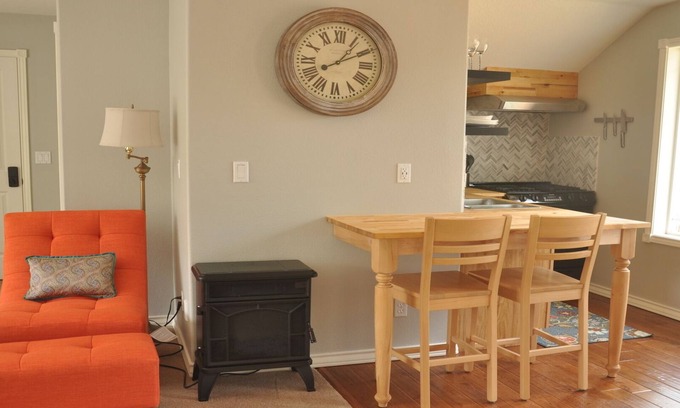 Cedar Mill Apartment | Bright and cozy 1 bedroom apartment unit