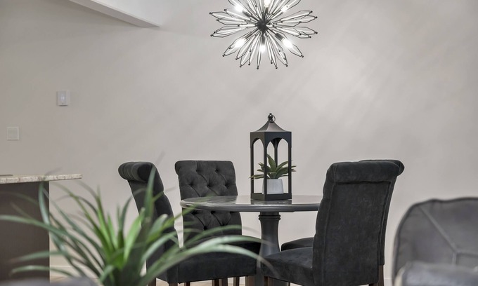 Campbell River House | Bright and Cozy suite, great for work stays or vacations heart of Campbell River