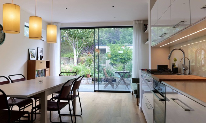 North Kensington Apartment | Bright and Elegant 2 Bedroom Flat Near Notting Hill