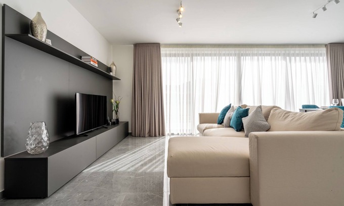 St. Andrew's Apartment | Bright and Modern 2 Bedroom Penthouse