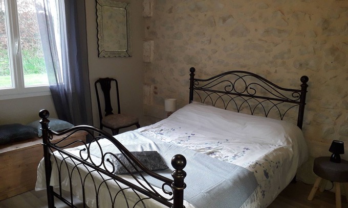 Tombeboeuf Apartment | Bright and new ground floor double bedroom apartment with private garden