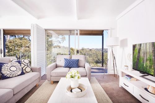 Frenchs Forest Apartment | Bright And Spacious Family Home With Leafy Deck