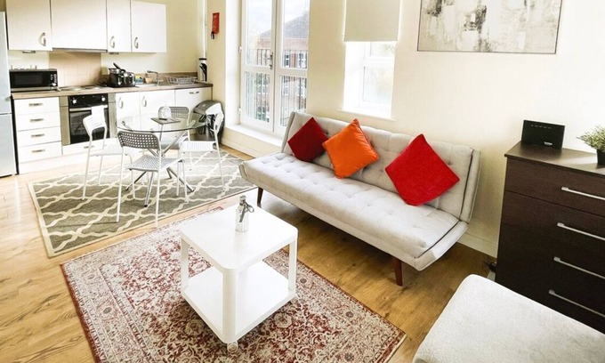 Maidstone Apartment | Bright and Sunny 2bedroom apartment in Maidstone near town centre