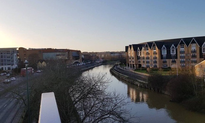 Maidstone House | Bright and Sunny 2bedroom apartment in Maidstone near town centre