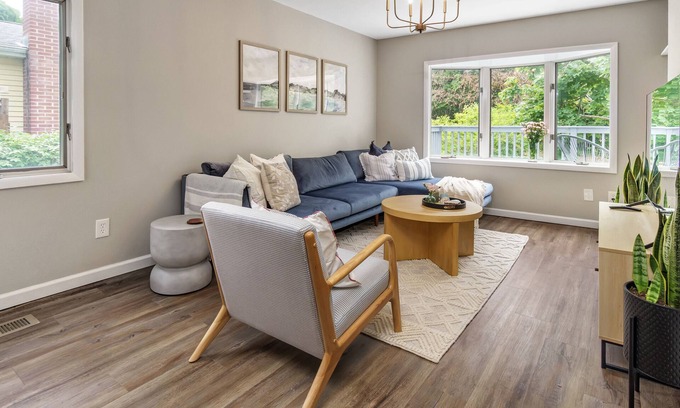 Baiting Hollow Cottage | Bright and tranquil north fork coastal oasis - 2 mins walk to beach!