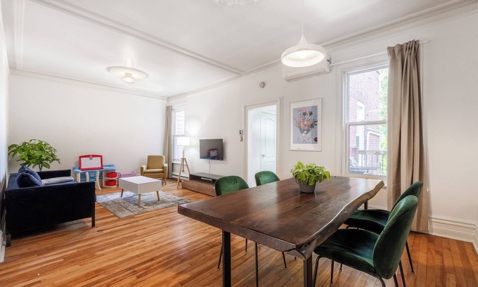 Pointe-Saint-Charles Apartment | Bright apartment in Montreal, close to downtown