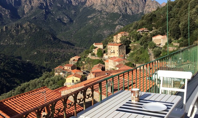 Ota Apartment | Bright apartment in Ota, between sea and mountains, exceptional view