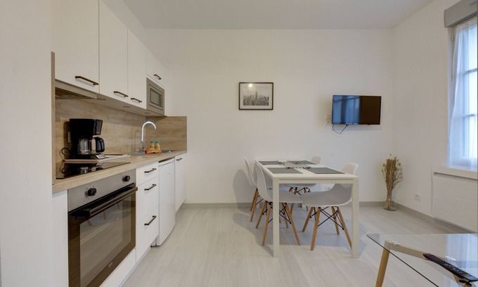 Avoine Apartment | Bright apartment in the center of Avoine