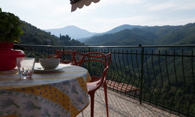 Apricale Apartment | Bright apartment with a large, quiet terrace. Wi-Fi everywhere in the village.