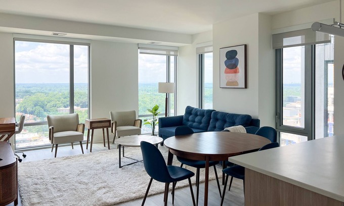 Vienna Apartment | Bright Bluish Oak 2BR In Tysons w Amenities + Mall/Pool/Gym