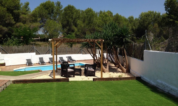 Sant Pere de Ribes Ski Chalet | Bright Casa Els Cards close to Sitges, A/C