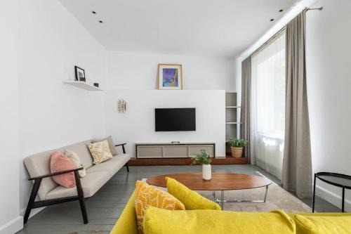 Pera Apartment | Bright Central Cool 2bed 2 Bath Airy Home #353