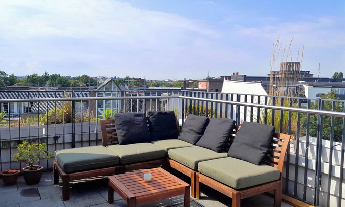 Harvestehude Apartment | Bright City Penthouse with Terrace in Top Location